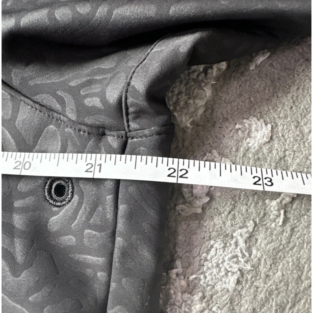 LULULEMON Departure Top Pullover Size 8 Black‎ Long Sleeve Petal Camo Embossed